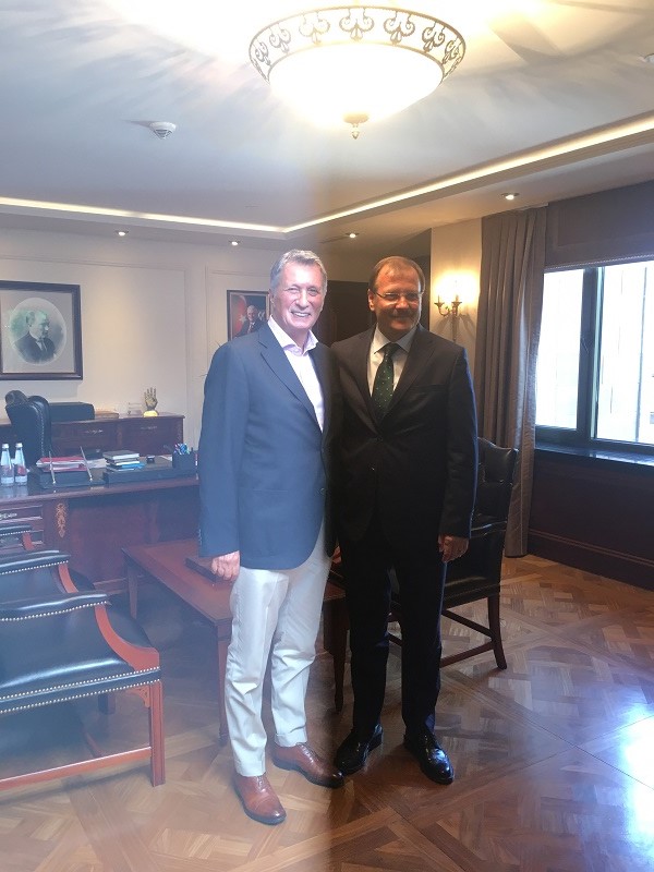 RUYİAD Yönetim Kurulu, Başbakan Yardımcısı Sayın Hakan Çavuşoğlu’nu makamında ziyaret etti. 